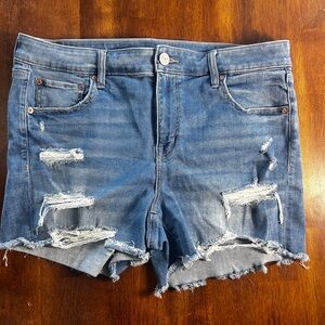 American Eagle Jean Shorts midi rise with Distressed Hem